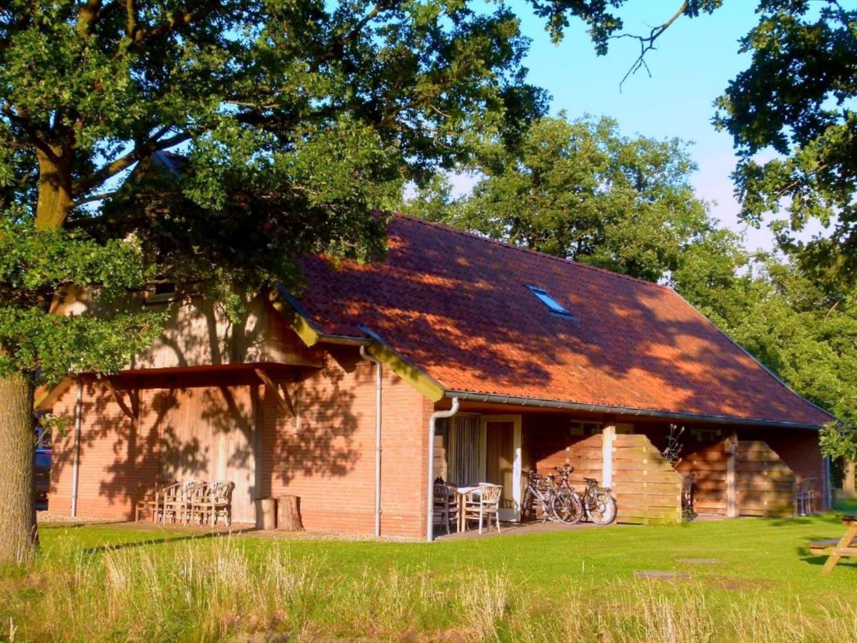 Peaceful Holiday Home With Roofed Terrace Geesteren  Rum bild